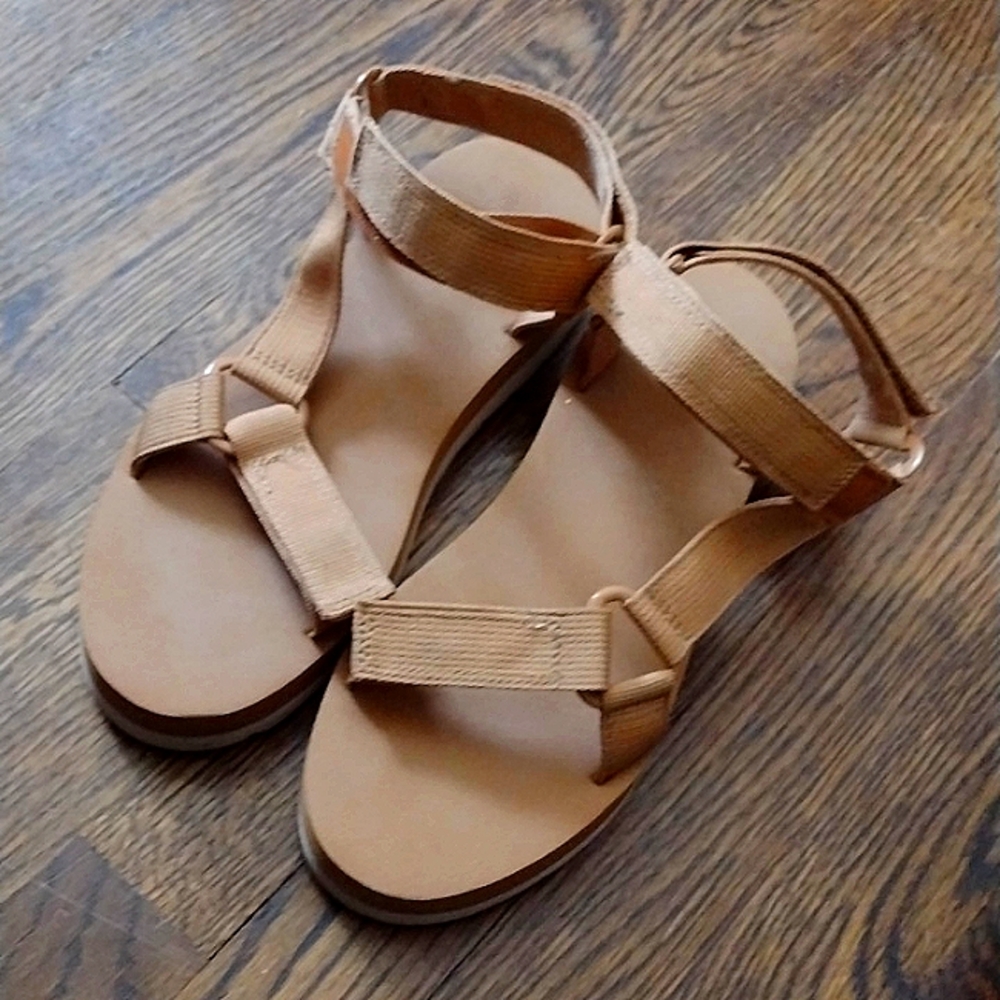 Women's Tan Strappy Comfort Sandals